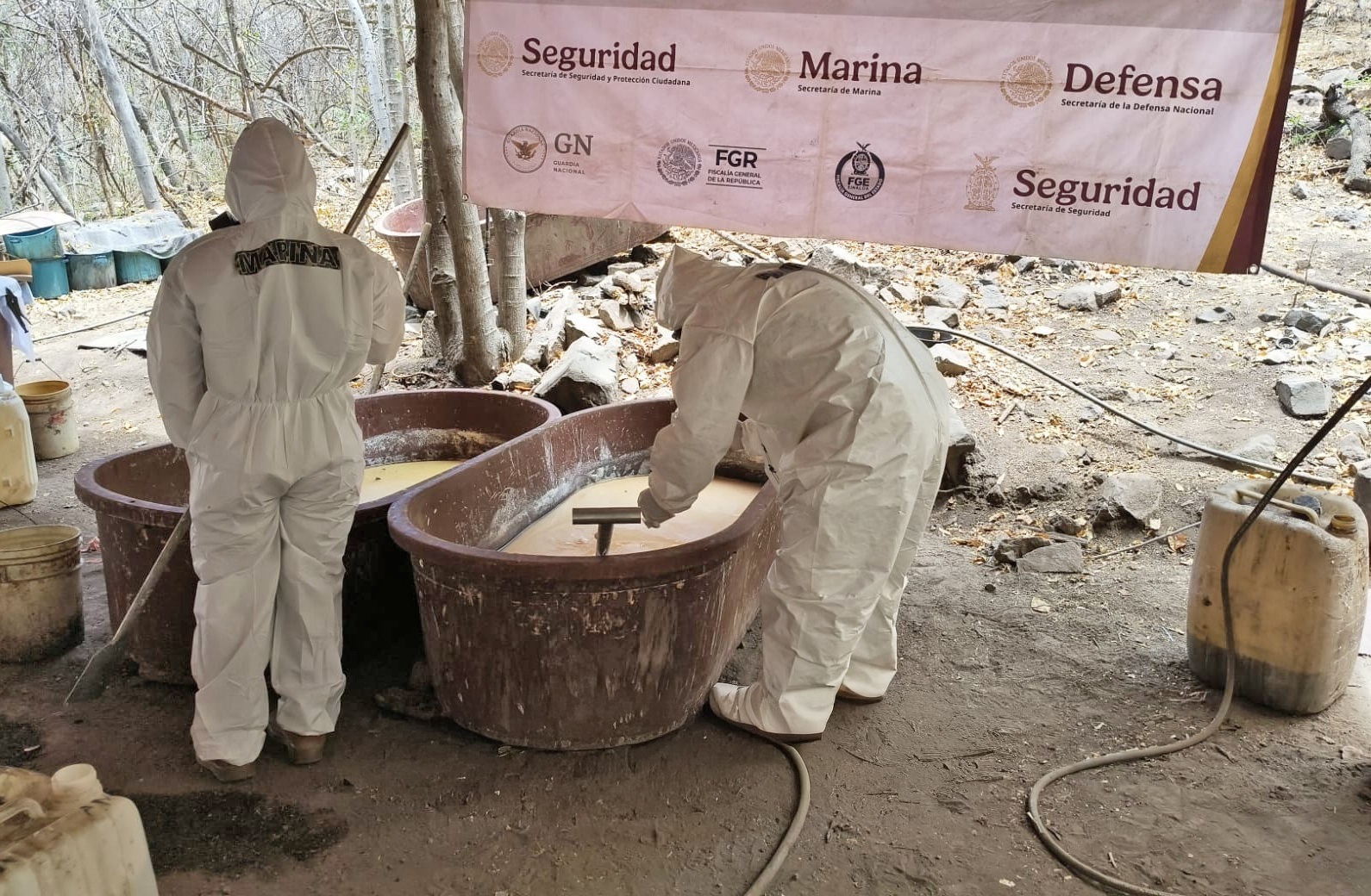 Marina desmantela dos laboratorios clandestinos en Culiacán
