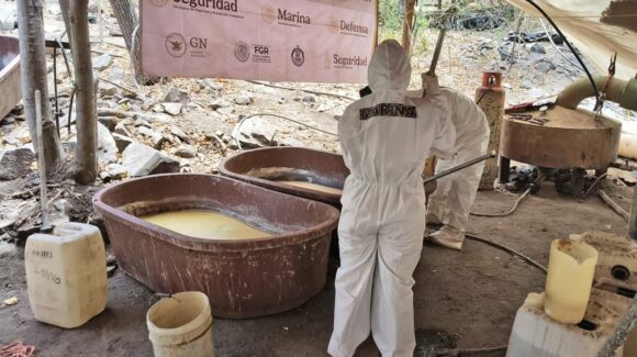 Marina desmantela dos laboratorios clandestinos en Culiacán