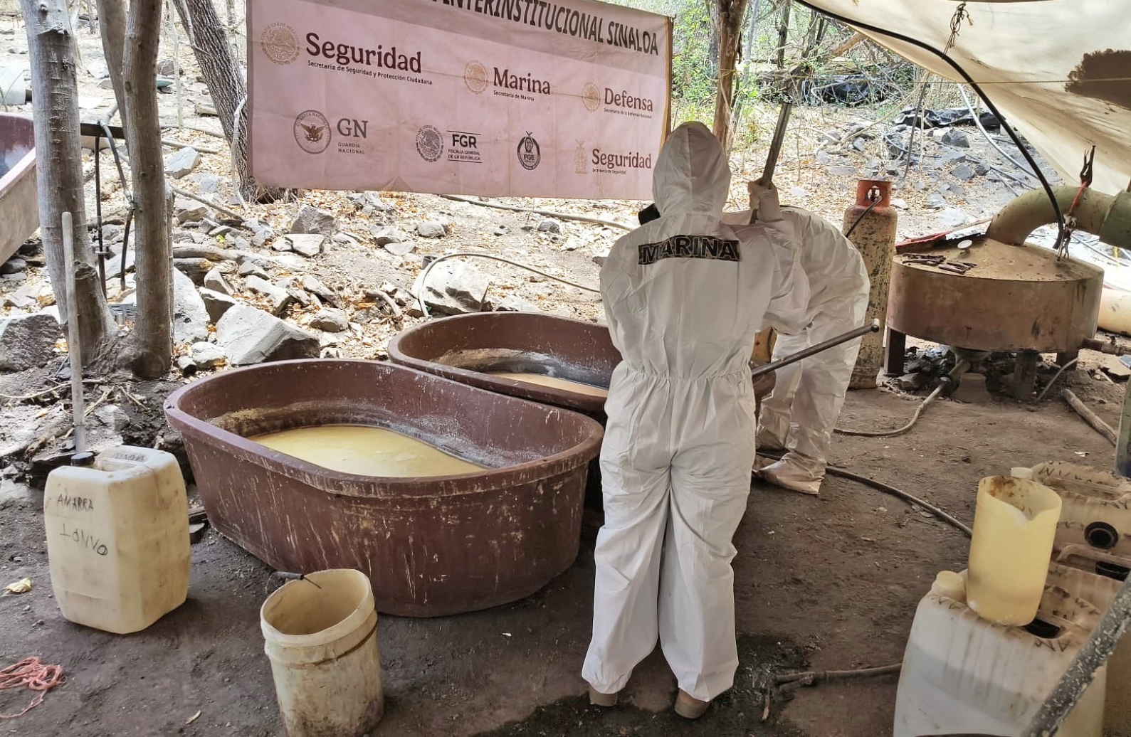 Marina desmantela dos laboratorios clandestinos en Culiacán