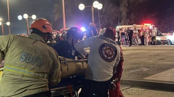 Rescatan a hombre tras caer en zona rocosa de Paseo Claussen en Mazatlán, Sinaloa