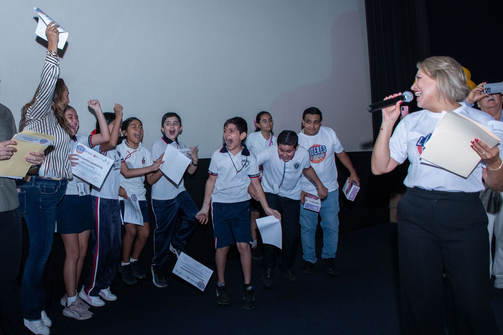 Niños durante el programa “Líderes del Futuro: Construyendo Paz” en Culiacán