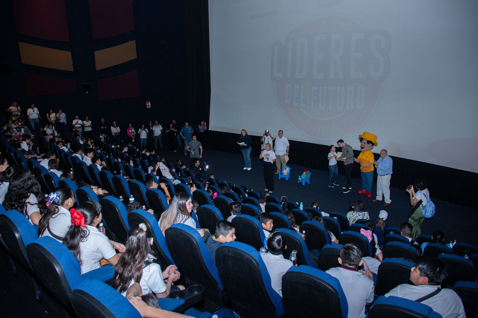 Niños durante el programa “Líderes del Futuro: Construyendo Paz” en Culiacán