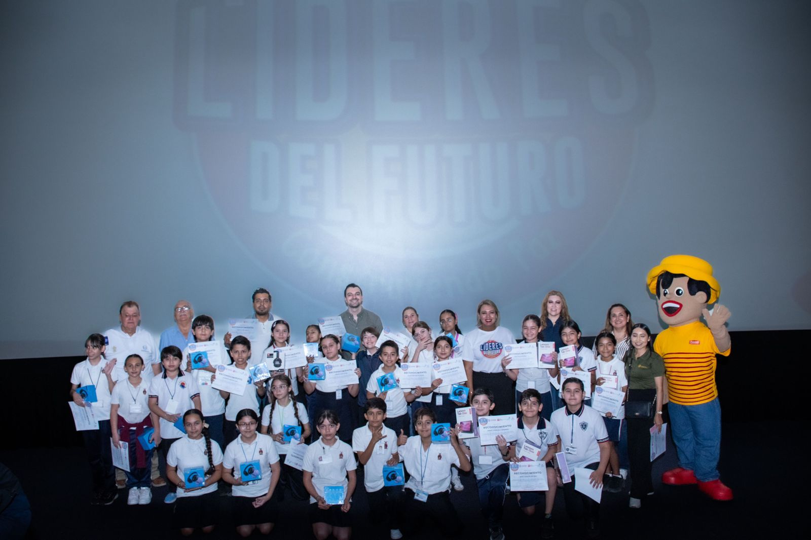 Niños durante el programa “Líderes del Futuro: Construyendo Paz” en Culiacán