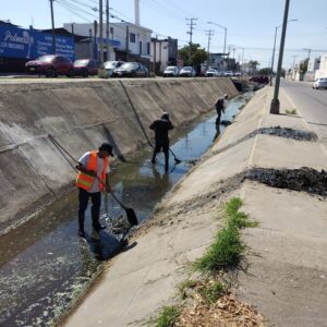 Limpieza de canales de Mazatlán