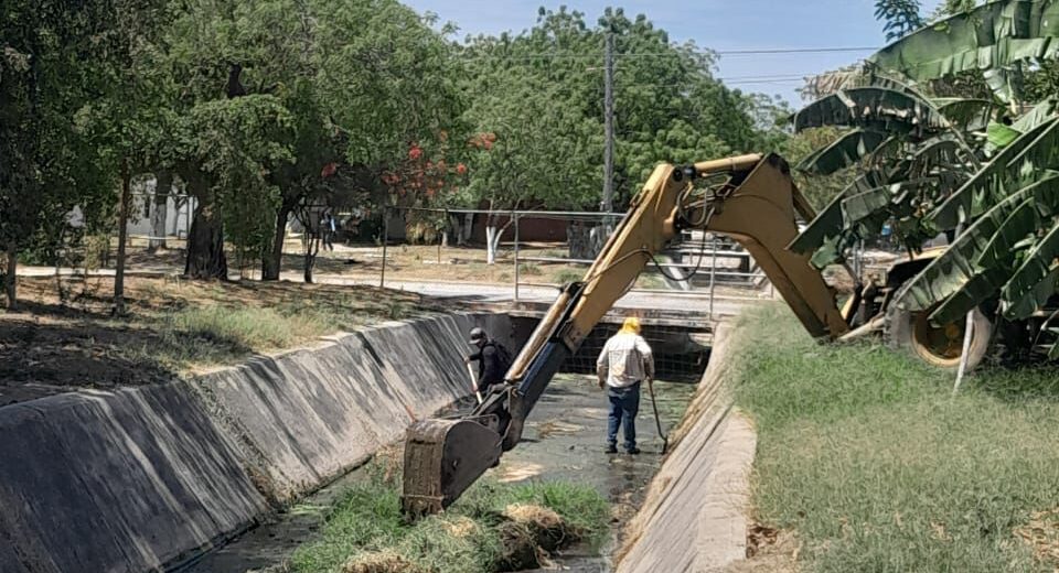 Limpieza de canales de Mazatlán