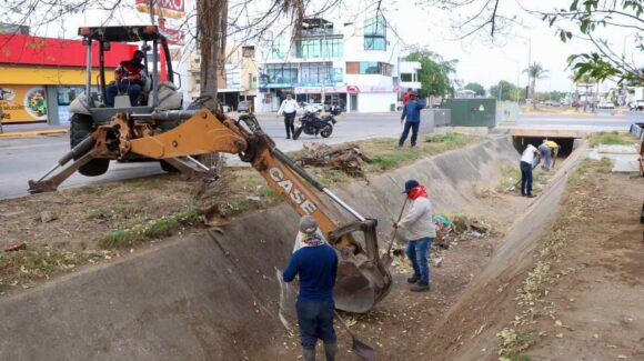 Limpian 35 kilómetros de canales pluviales en Mazatlán, Sinaloa, ante temporada de lluvias