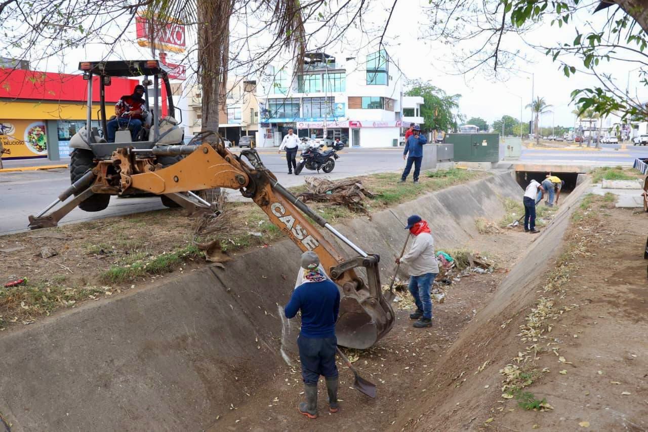 Limpieza de canales en Mazatlán