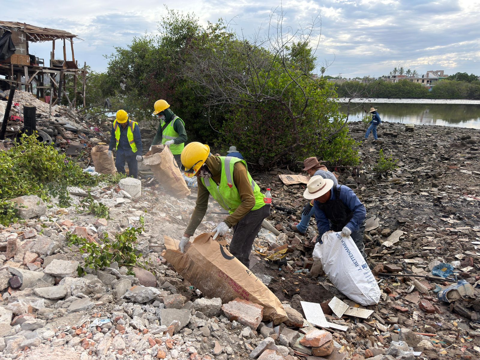Jornada de limpieza en el Estero Estero del Infiernillo, Mazatlán