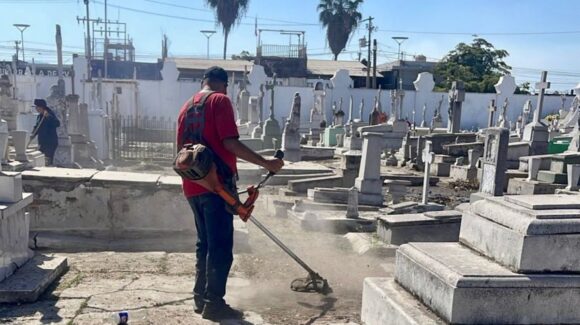 Alistan panteones de Mazatlán, Sinaloa, para el Día de las Madres con operativo de limpieza y mantenimiento