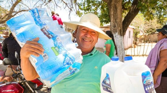 Arranca en Choix y El Fuerte la entrega de agua del Aquatón 2026, un apoyo directo a las comunidades afectadas por la sequía