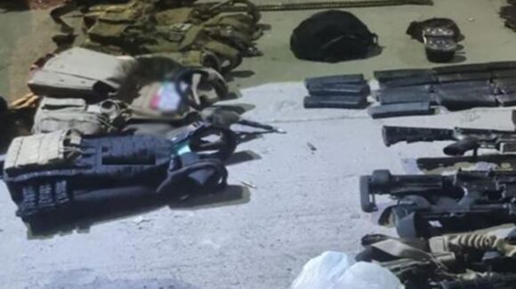 Seis armas largas, más de mil cartuchos, dos autos y equipo táctico, lo asegurado tras enfrentamiento en Riberas de Tamazula, Culiacán