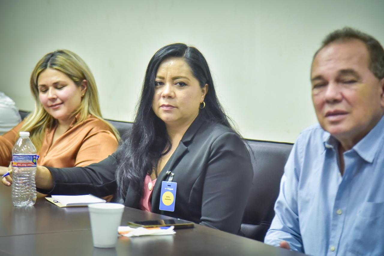 Alcade de Ahome se reune con locatarios de la Plaza Fiesta