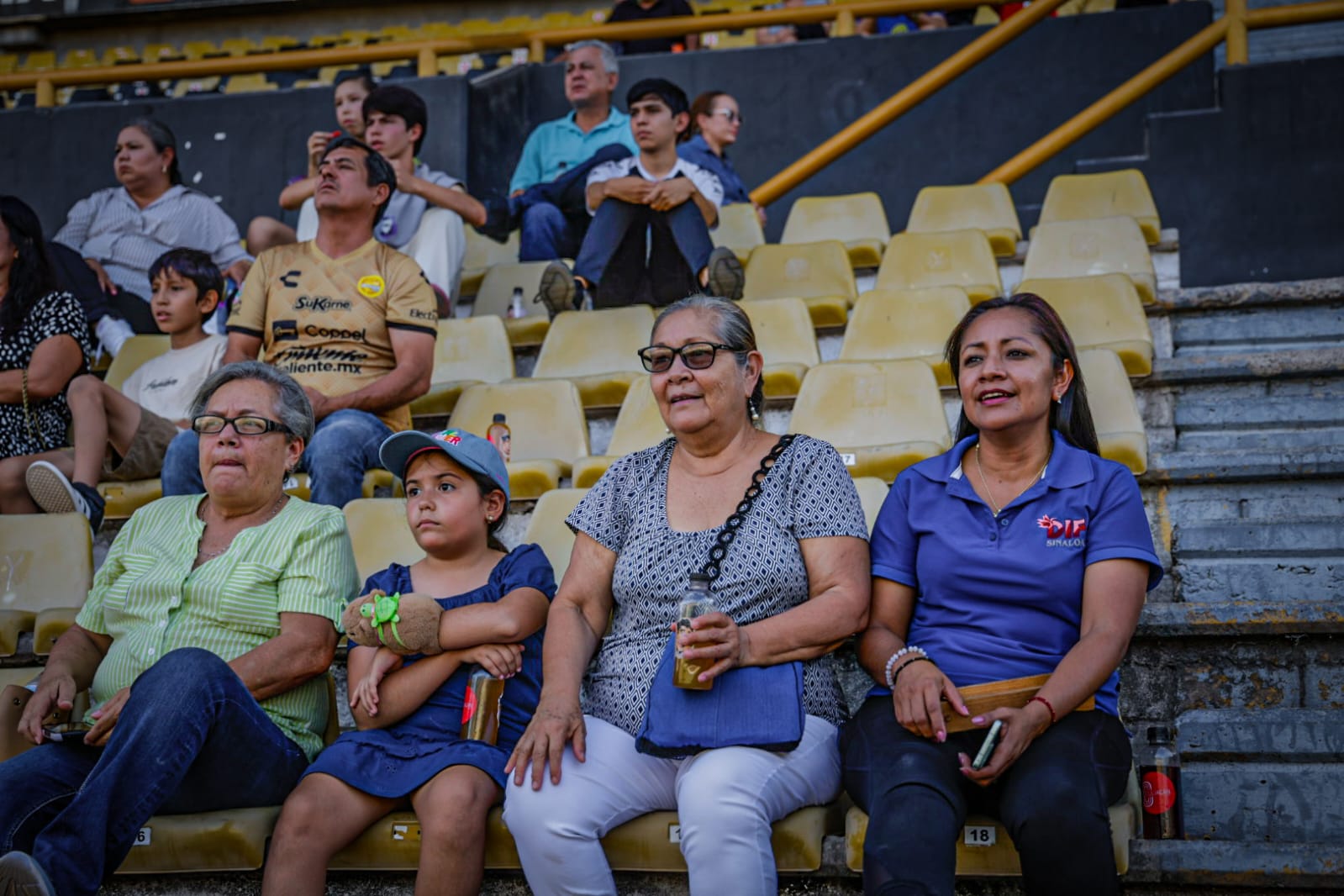 Madres de familia apoyan a sus hijos en el Mundialito Culiacán 2026