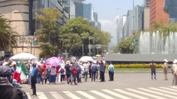 Se moviliza FNRCM en Ciudad de México; se enfrentan al bloqueo de sus maquinarias, buscan el dialogo en SADER