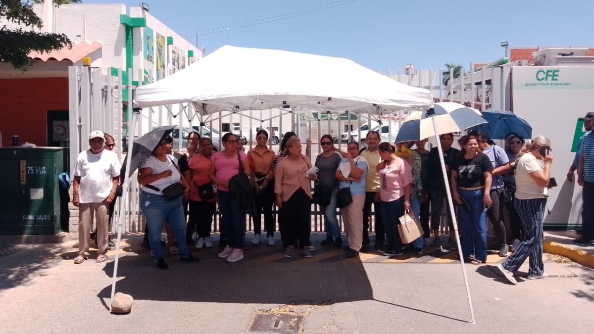 manifestantes bloquean acceso a oficinas de cfe en guasave sinaloa