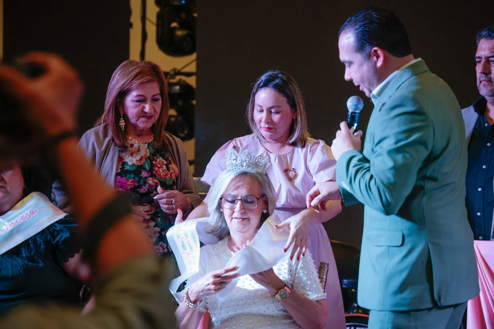 María Teresa Guerra Ochoa, Yeraldine Bonilla y Michel Benítez