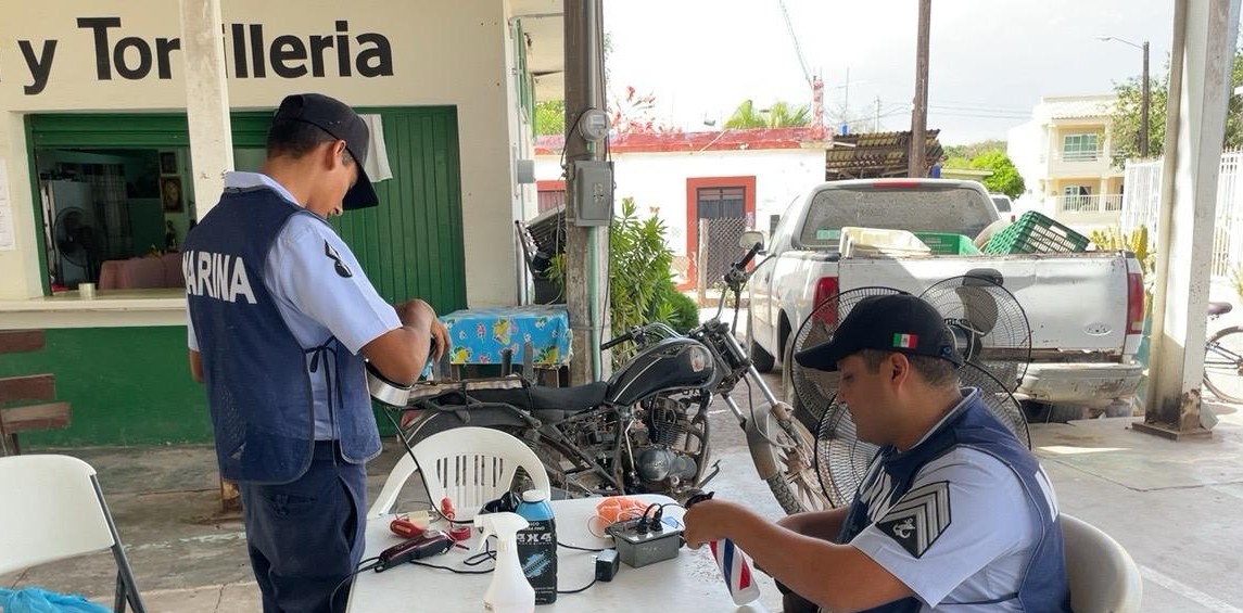 Marina lleva apoyo a El Quemado
