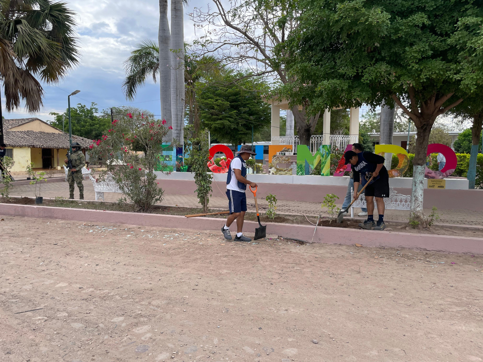 Marina lleva apoyo a El Quemado