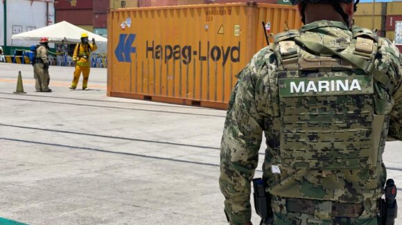 Simulan amenaza explosiva, dron intruso y embarcación sospechosa; así entrena la Marina en el puerto de Mazatlán, Sinaloa