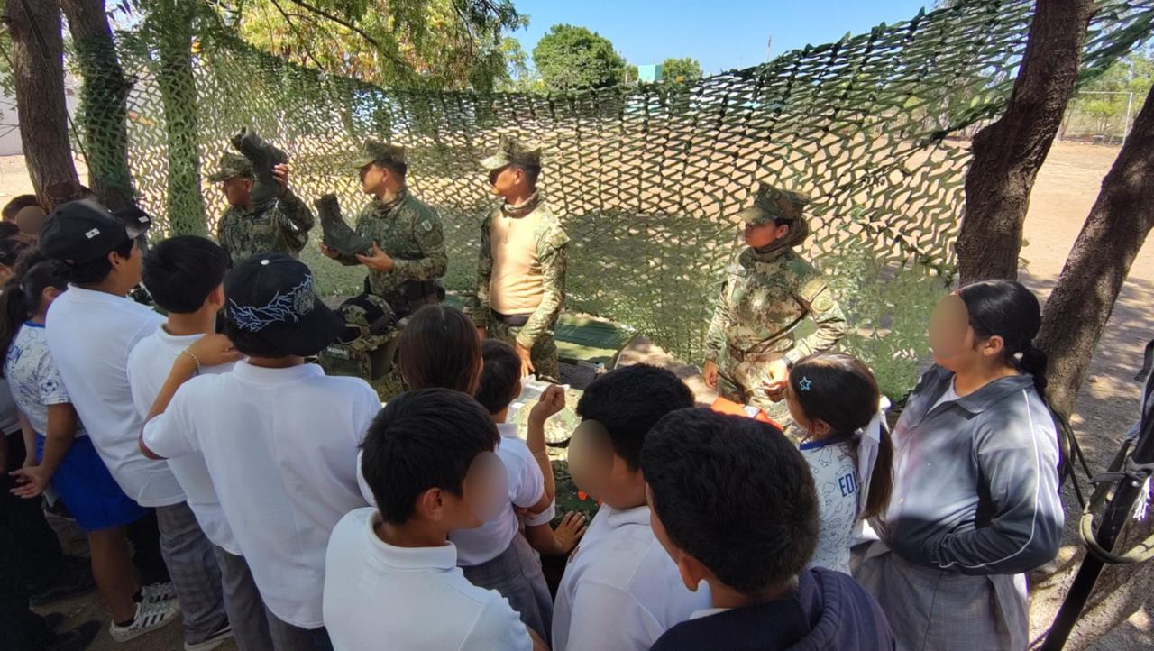 Marina acerca mundo naval a telesecundaria de Mazatlán