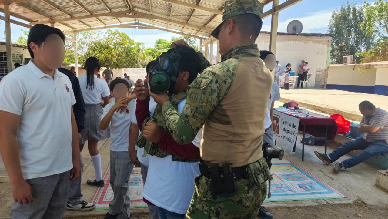 Marina acerca mundo naval a telesecundaria de Mazatlán
