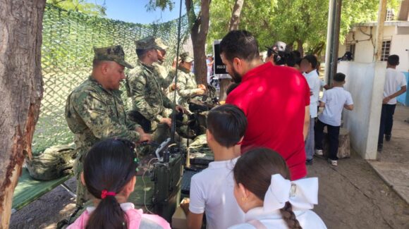 Marina acerca a estudiantes de Mazatlán, Sinaloa, al mundo naval durante jornada de lectura