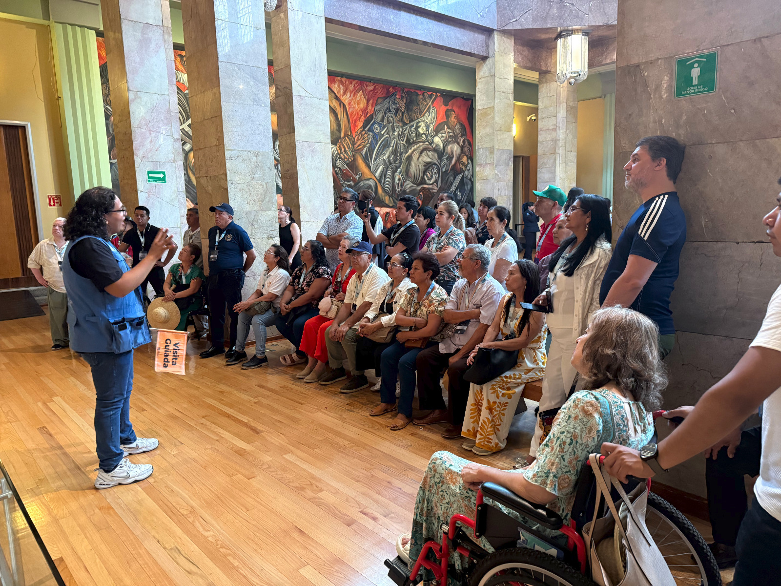 Marina reconoce a adultos mayores en concurso literario nacional