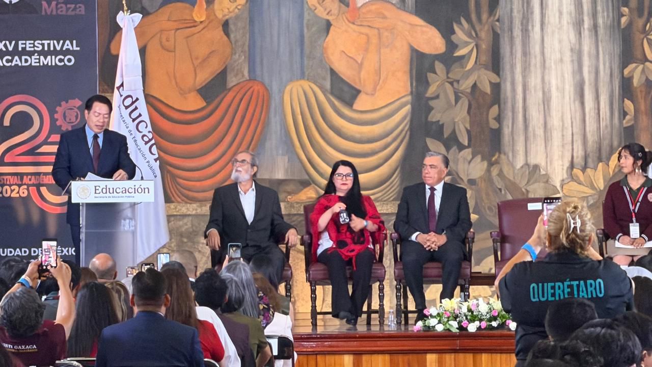 Mario Delgado Carrillo en el XXV Festival Académico Nacional de la DGETI