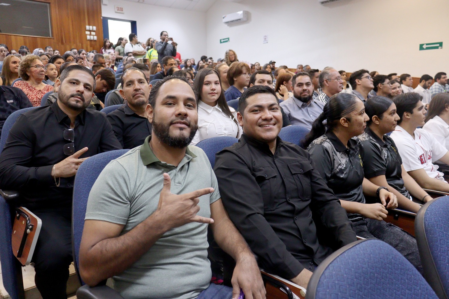 Entregan medalla al mérito académico a estudiantes de Educación Física y Deporte de la UAS