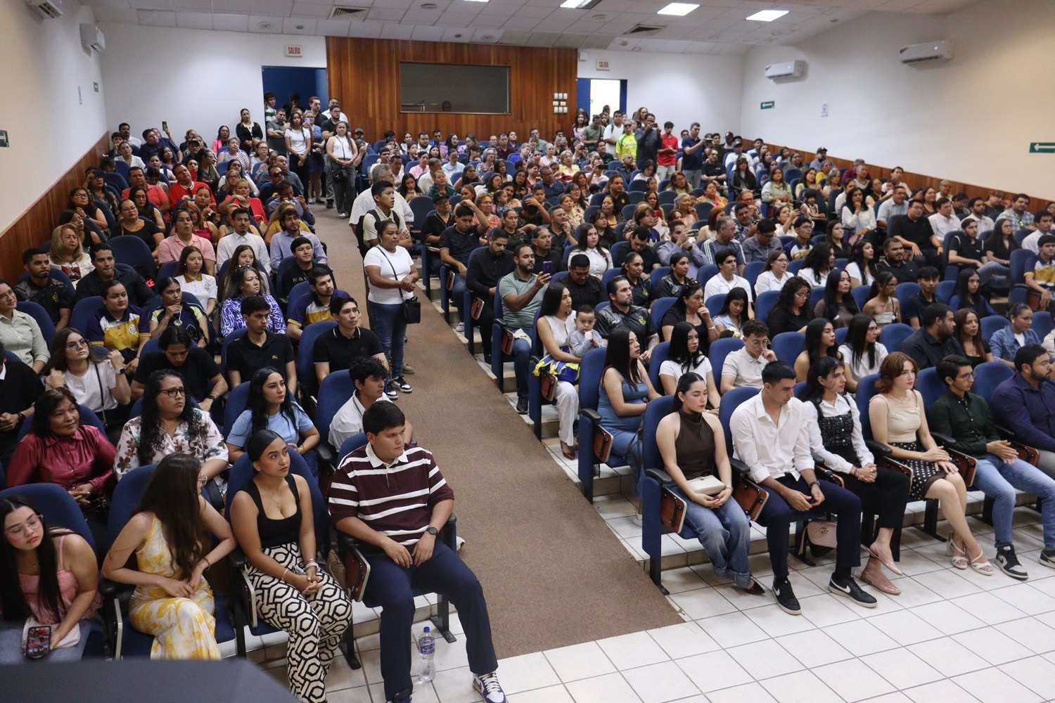 Entregan medalla al mérito académico a estudiantes de Educación Física y Deporte de la UAS