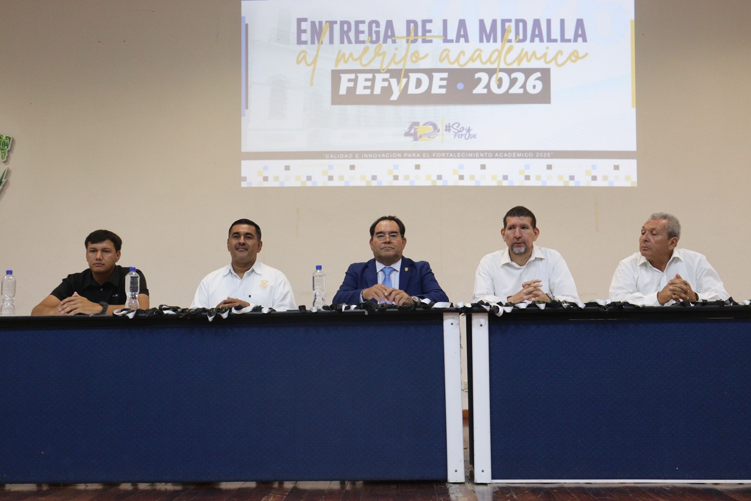 Entregan medalla al mérito académico a estudiantes de Educación Física y Deporte de la UAS