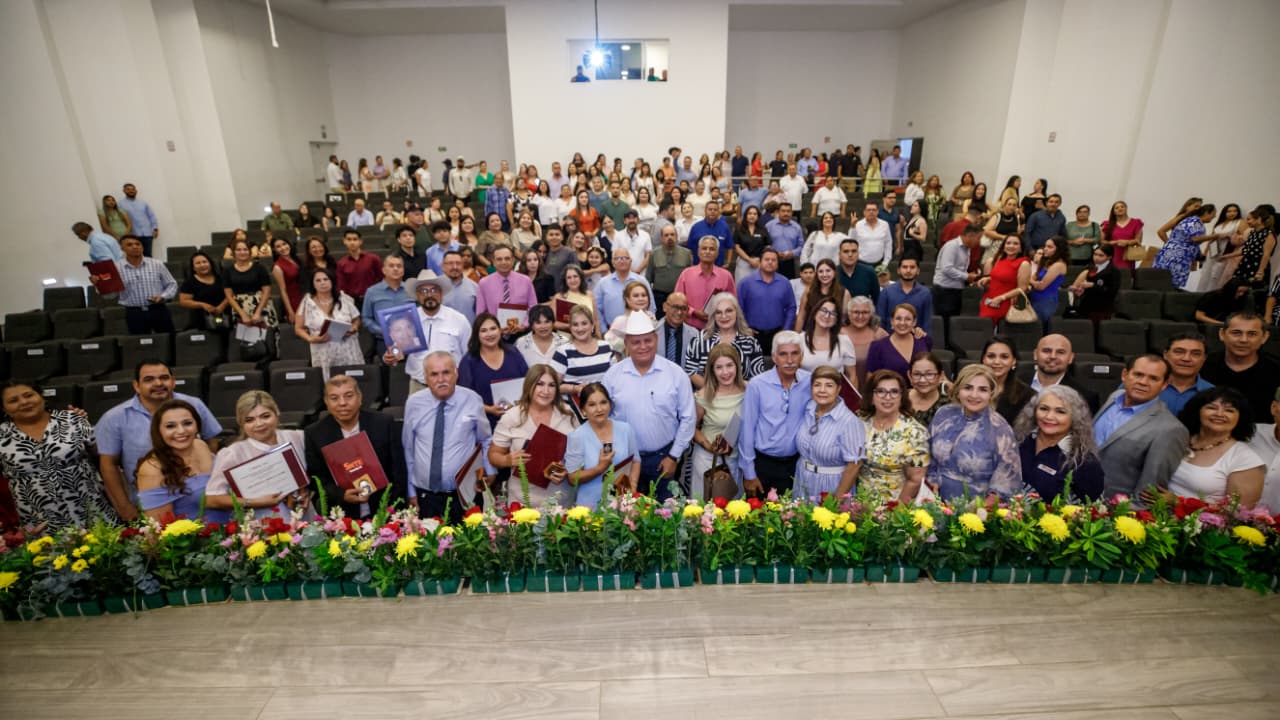 Entrega de medalla Rafael Ramírez 40