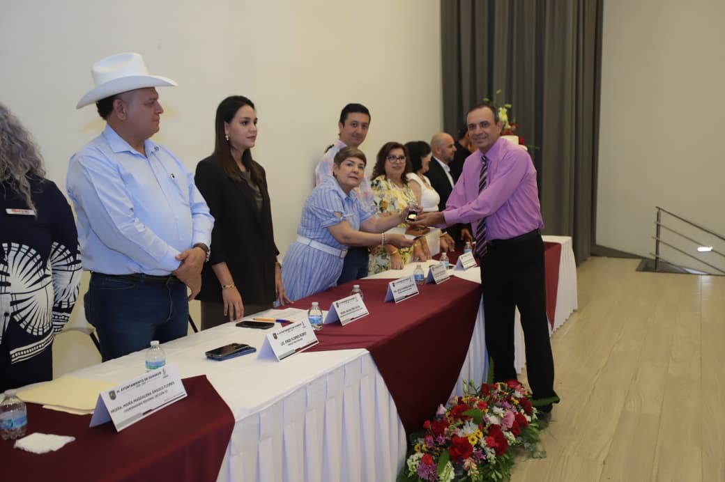 Entrega de medalla Rafael Ramírez 40