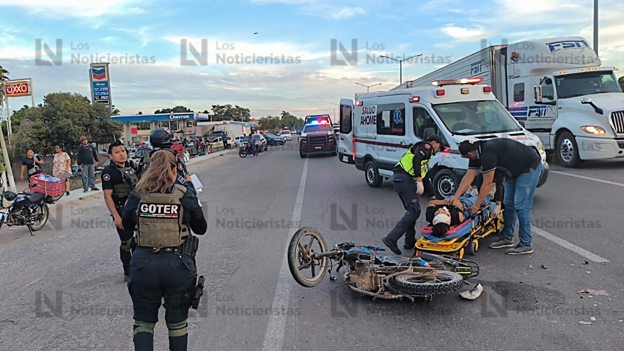 Motociclista choca contra torton en San Miguel Zapotitlán, Ahome