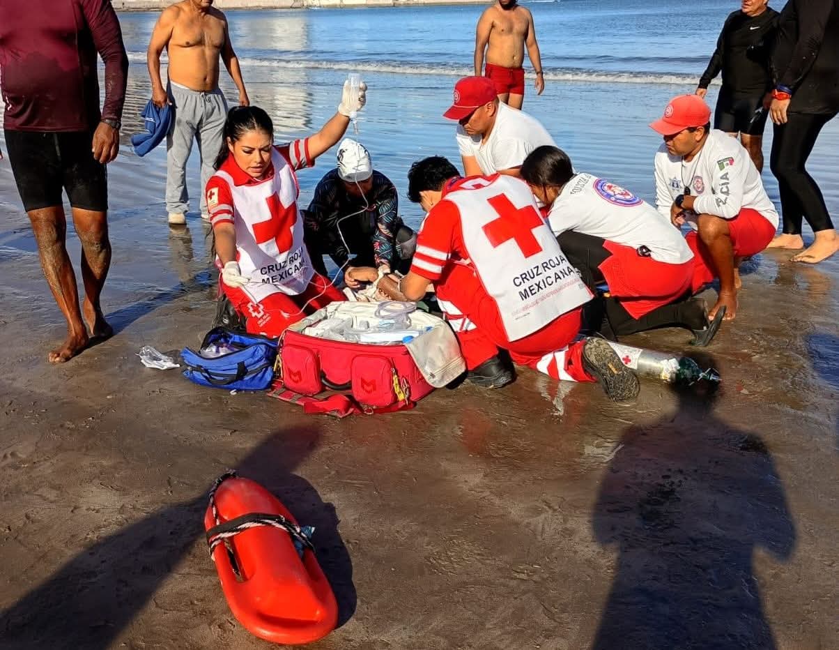 Instructor de natación fallece tras sufrir paro cardiaco en Playa Norte, Mazatlán