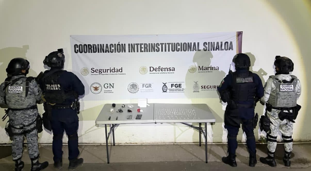 Objetos y droga asegurada en el penal de Aguaruto, Culiacán