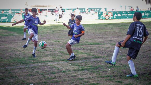 El centro medular de esto son los niños y las niñas: Ana Miriam Ramos es testigo de los octavos de final del Mundialito de Futbol Culiacán 2026