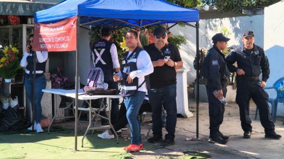 Despliegan operativo de vigilancia y supervisión en panteones de Mazatlán durante el Día de las Madres