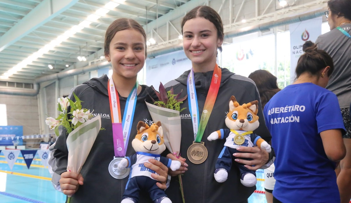 María y Paloma Luna Casillas con sus medallas