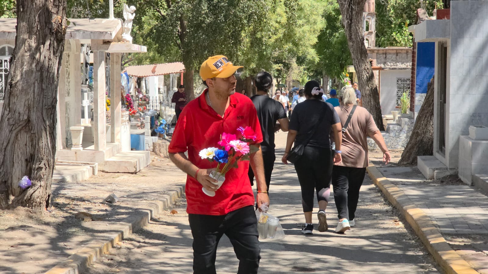 Panteón de Culiacán en Día de las Madres