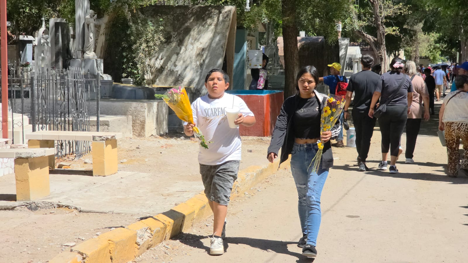 Panteón de Culiacán en Día de las Madres