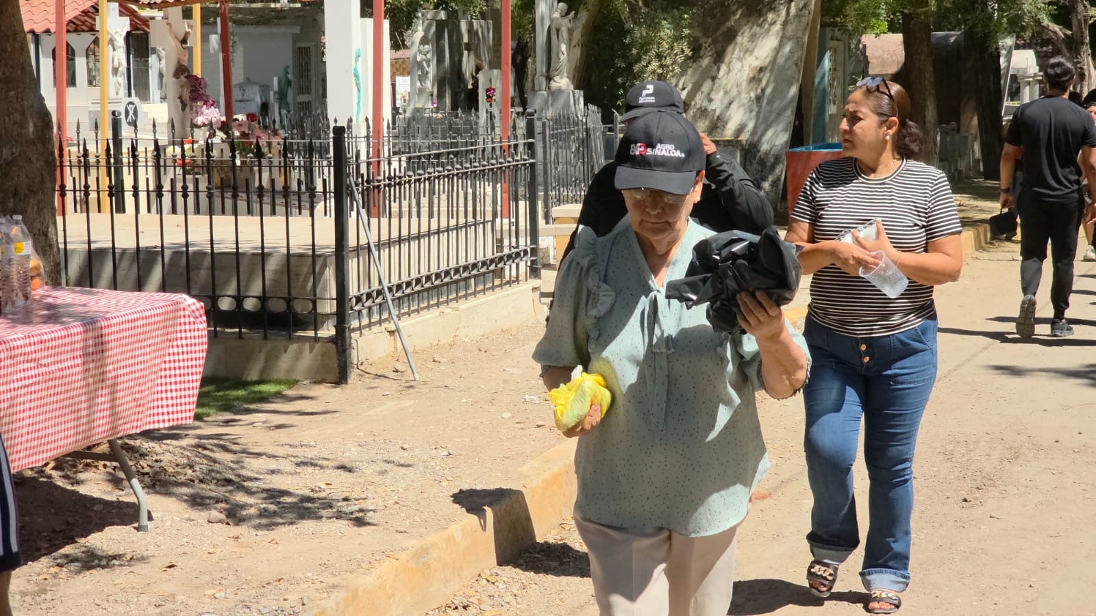 Panteón de Culiacán en Día de las Madres
