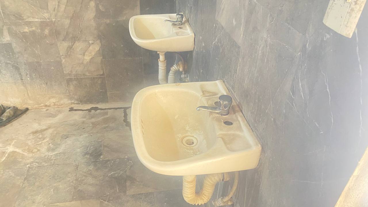 Baños vandalizados del panteón municipal de Guasave