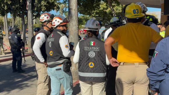 Llega la Misión ECO de SINAPROC enviados por Sheinbaum a la plaza quemada en Los Mochis, Sinaloa