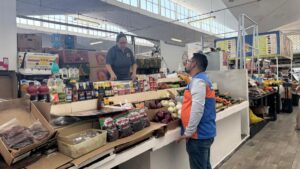 personas reciben capacitacion sanitaria en sinaloa por coepriss mercado