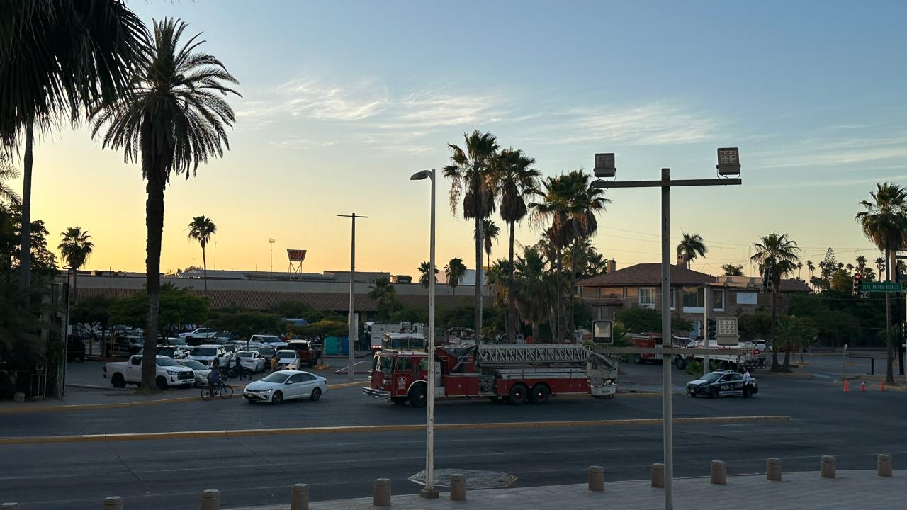 Plaza Fiesta Las Palmas en Los Mochis, tras incendio