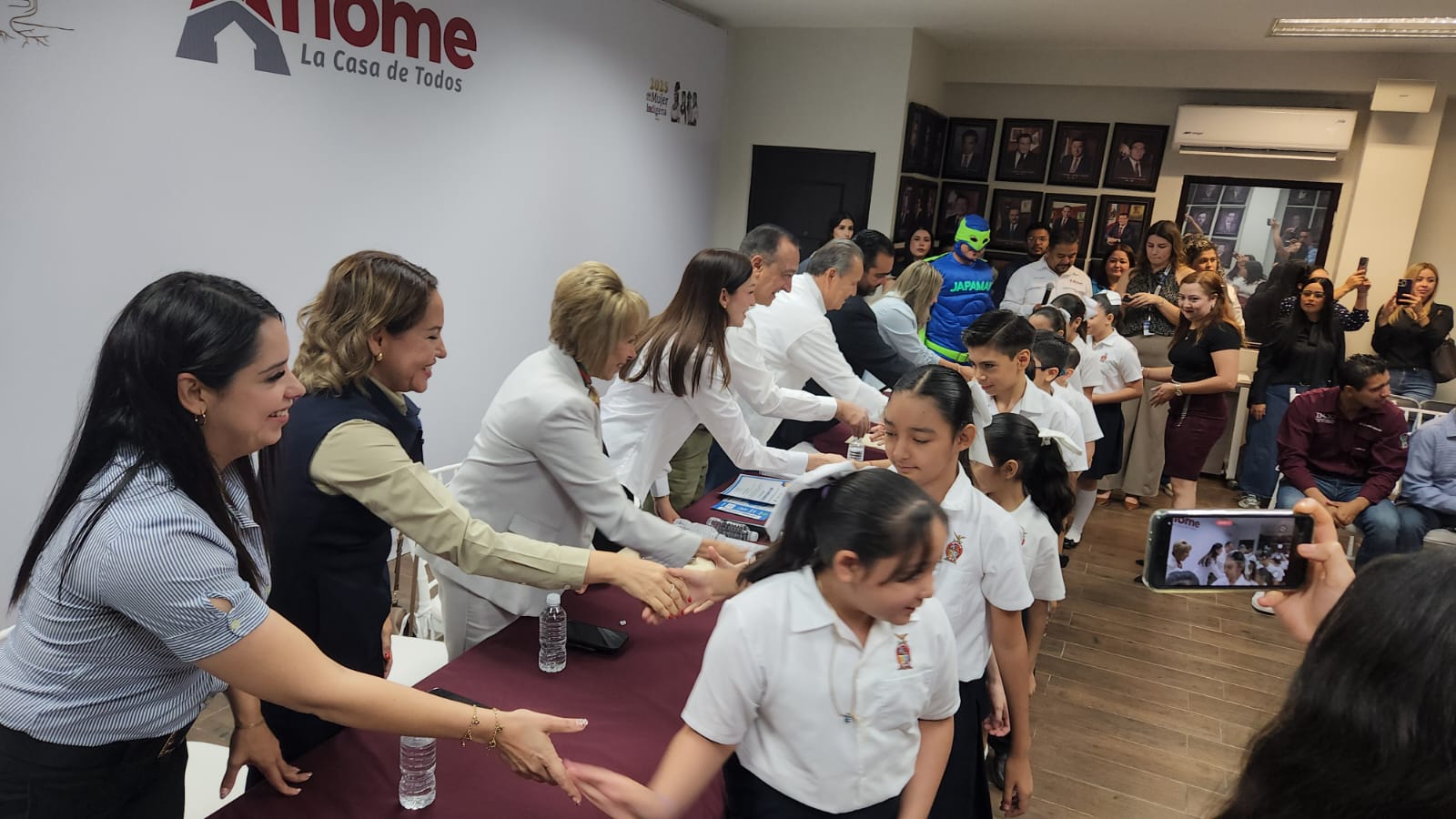 Premian a ganadores de concurso de Japama en Los Mochis