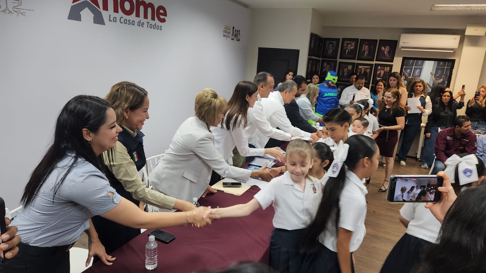 Premian a ganadores de concurso de Japama en Los Mochis