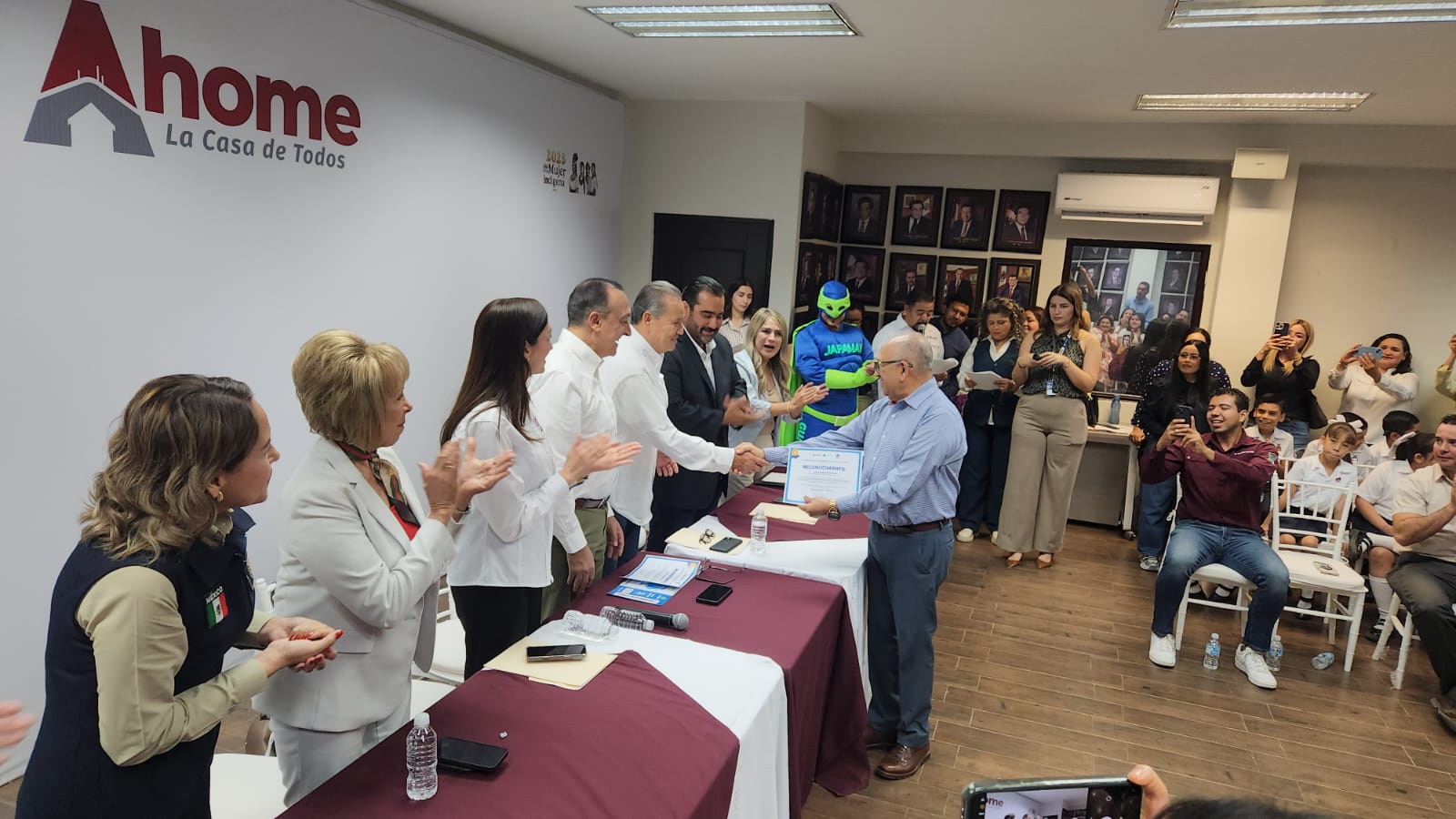Premian a ganadores de concurso de Japama en Los Mochis