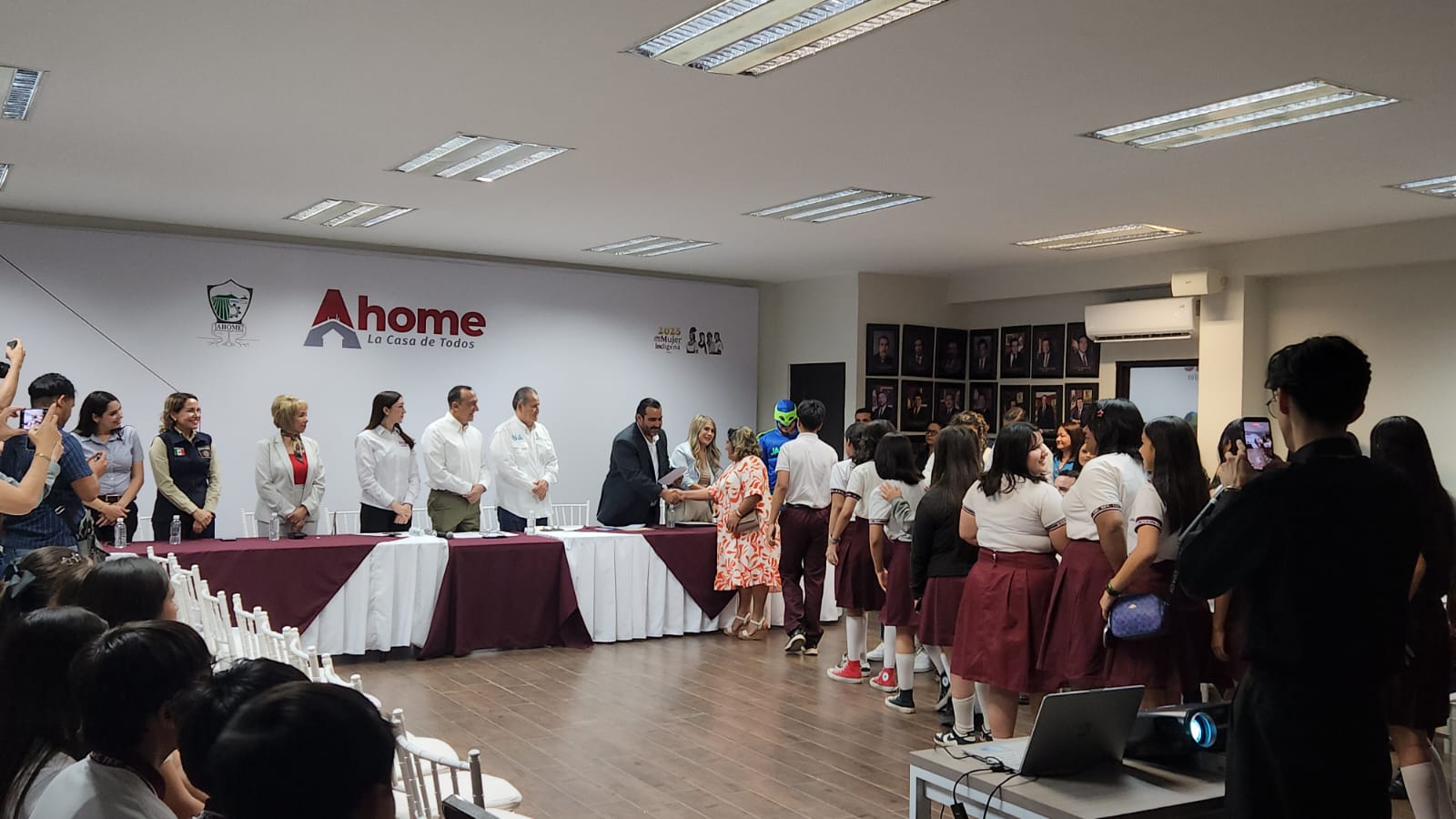 Premian a ganadores de concurso de Japama en Los Mochis